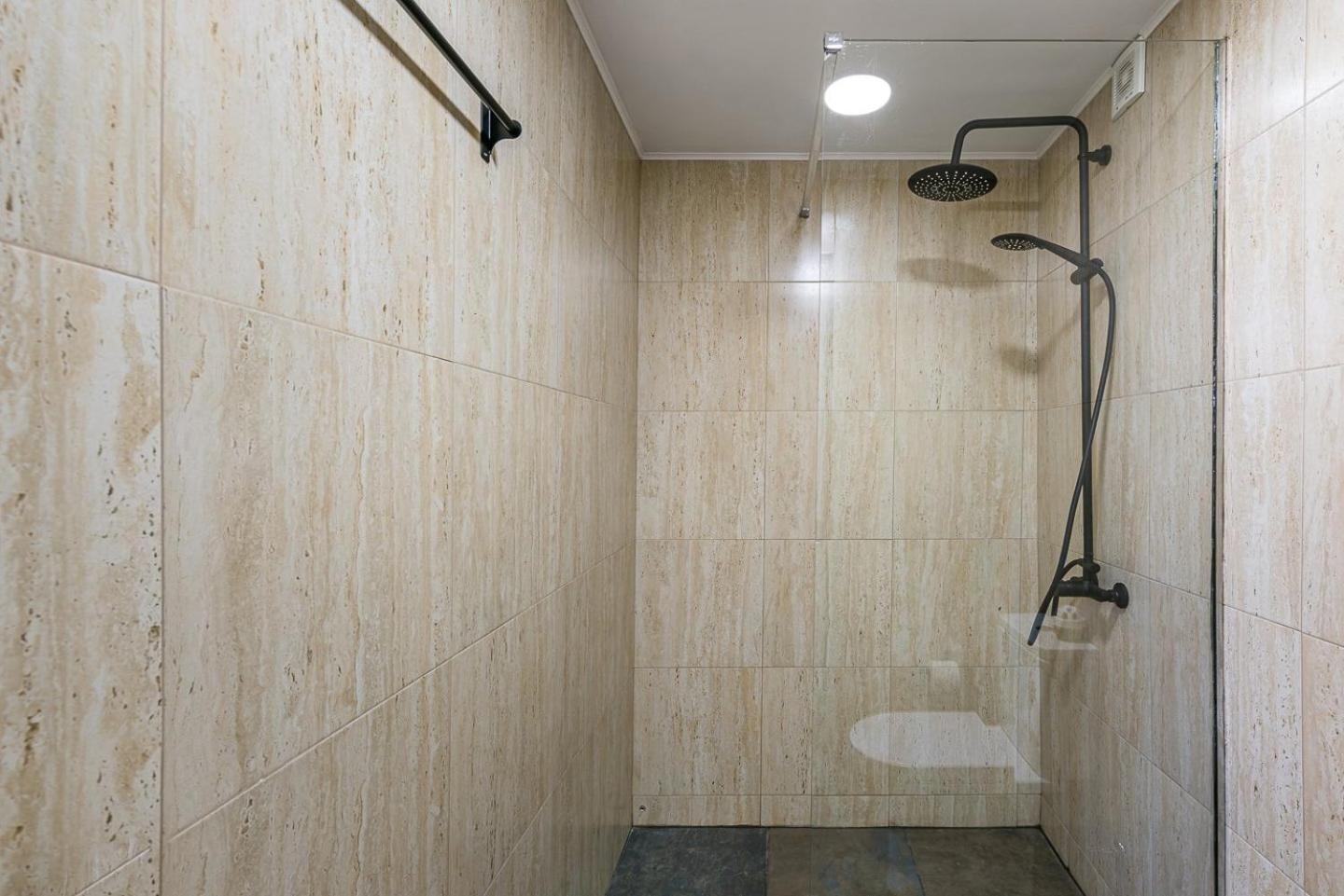 Отель Guestready - Charming Stone Wall Retreat Вила-Нова-ди-Гая Экстерьер фото