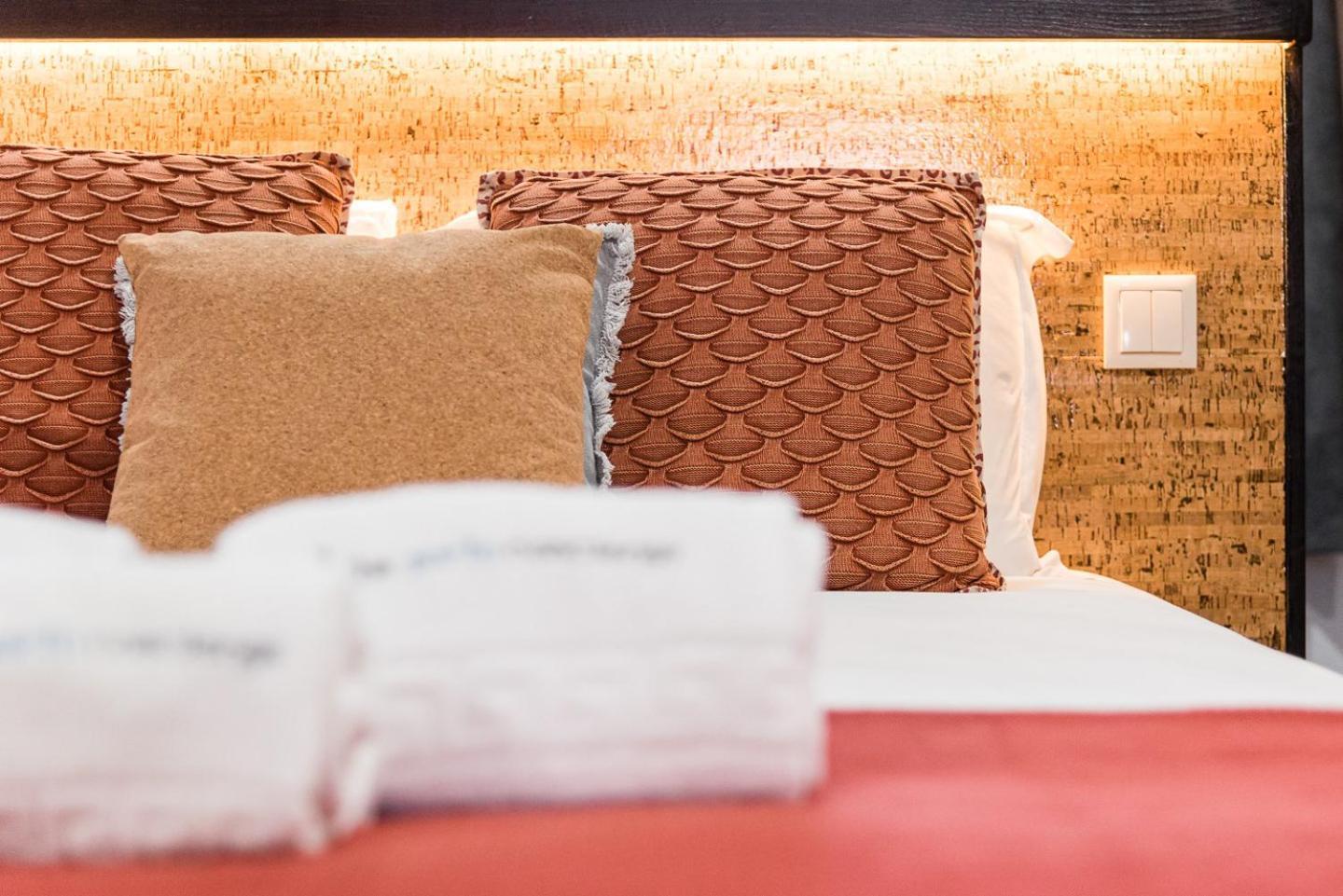 Отель Guestready - Charming Stone Wall Retreat Вила-Нова-ди-Гая Экстерьер фото